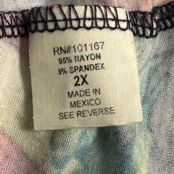 Kim & Cami floral blouse, in navy pink and green - Picture 5 of 5